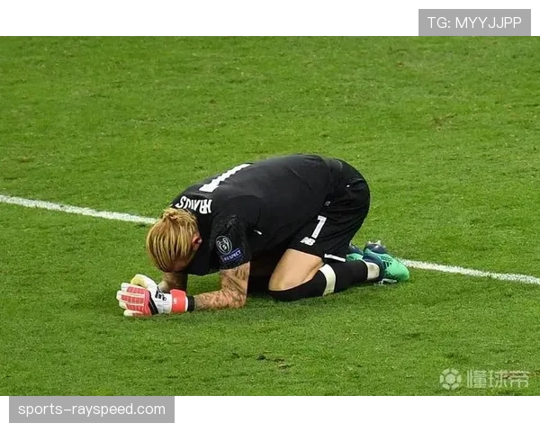 特写：39岁门将卡里乌斯零封救主，赛后获得全场不莱梅球迷起立鼓掌。